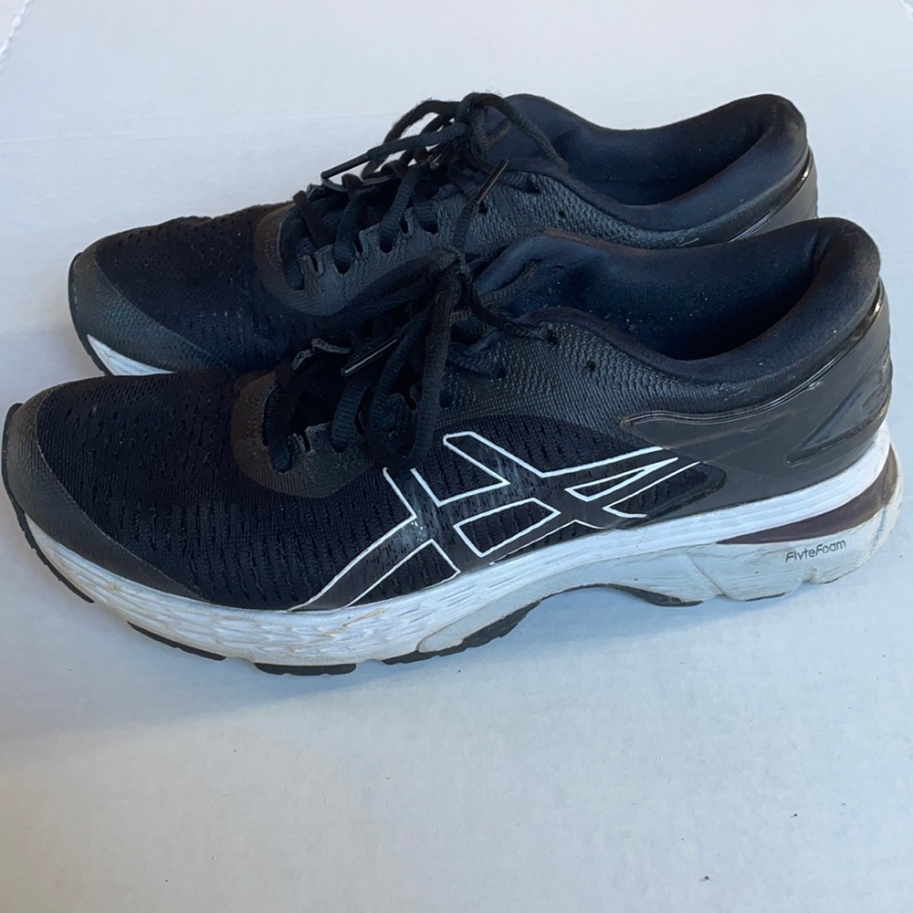 BLACK ASICS GEL KAYANO 25 SIZE 10 SNEAKERS